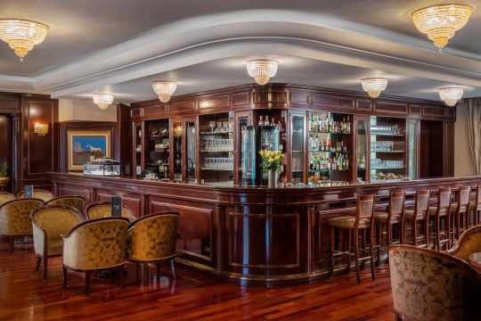 11_hotel_president_solin_bar.jpg