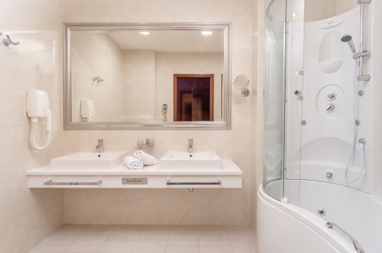 16_hotel_president_solin_room_1.jpg