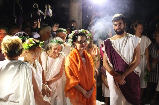 Anticko_vjencanje_Romantika_u_saloni_1.jpg